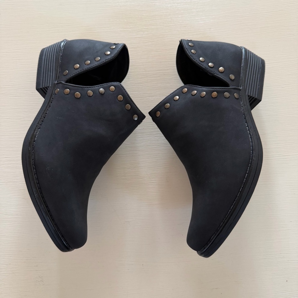Seven7 Antonio‎ Booties Black Studded • Women’s Size 9 • Chunky Low Heel